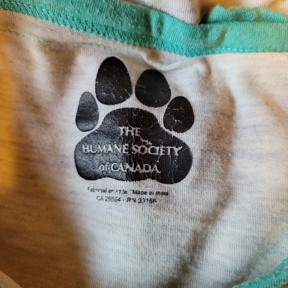 Humane Society Canada kitty with glasses t-shirt - Picture 3 of 3